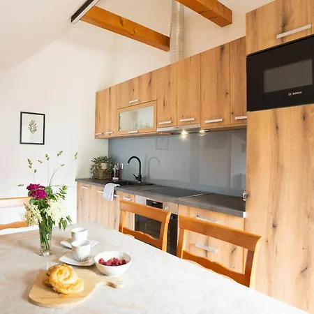 View Lenart Apartment *